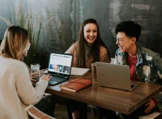 La carte à gratter personnalisée pour faire gagner un voyage à vos employés
