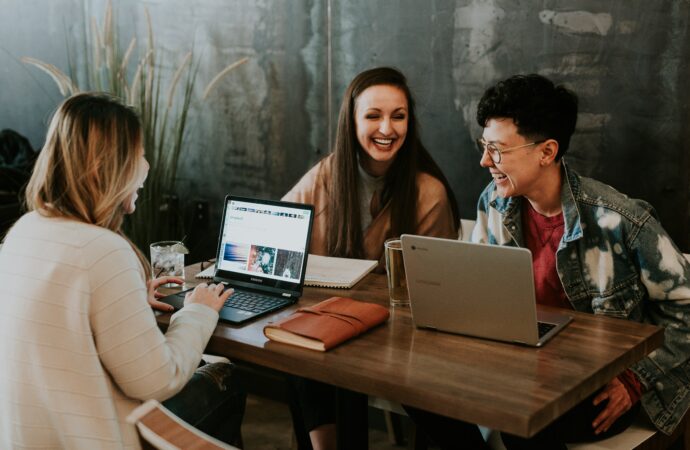 La carte à gratter personnalisée pour faire gagner un voyage à vos employés