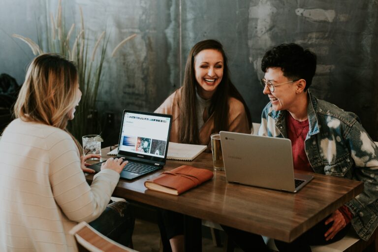 La carte à gratter personnalisée pour faire gagner un voyage à vos employés